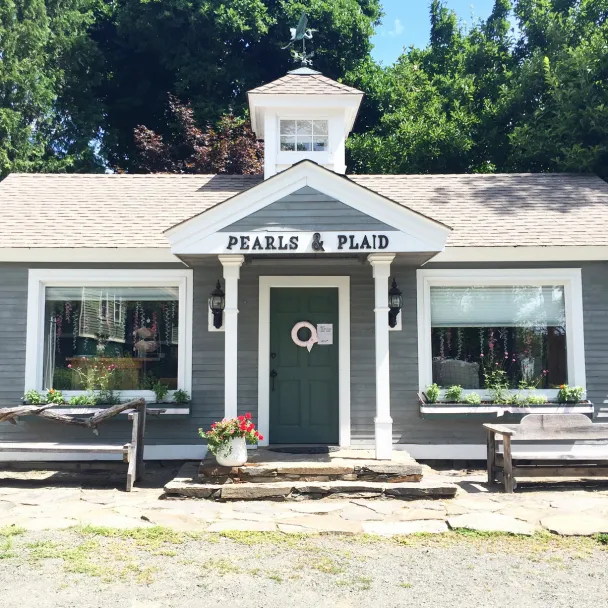 Exterior of Pearls and Plaid original location